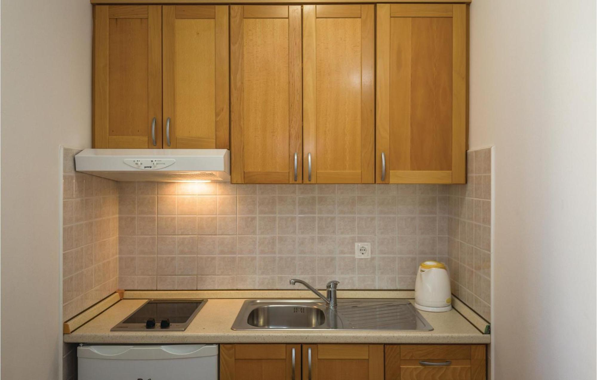Stunning Apartment In Makarska With Wifi Exterior photo