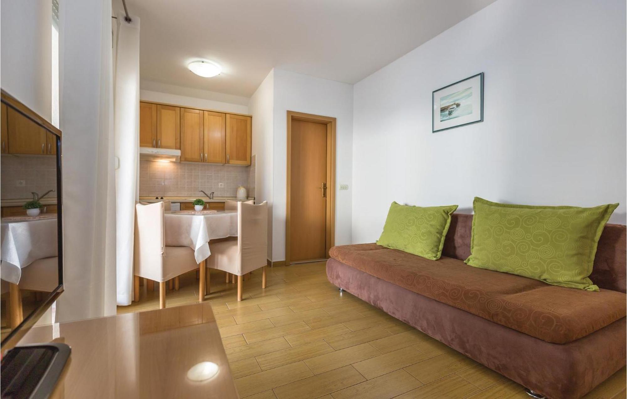 Stunning Apartment In Makarska With Wifi Exterior photo
