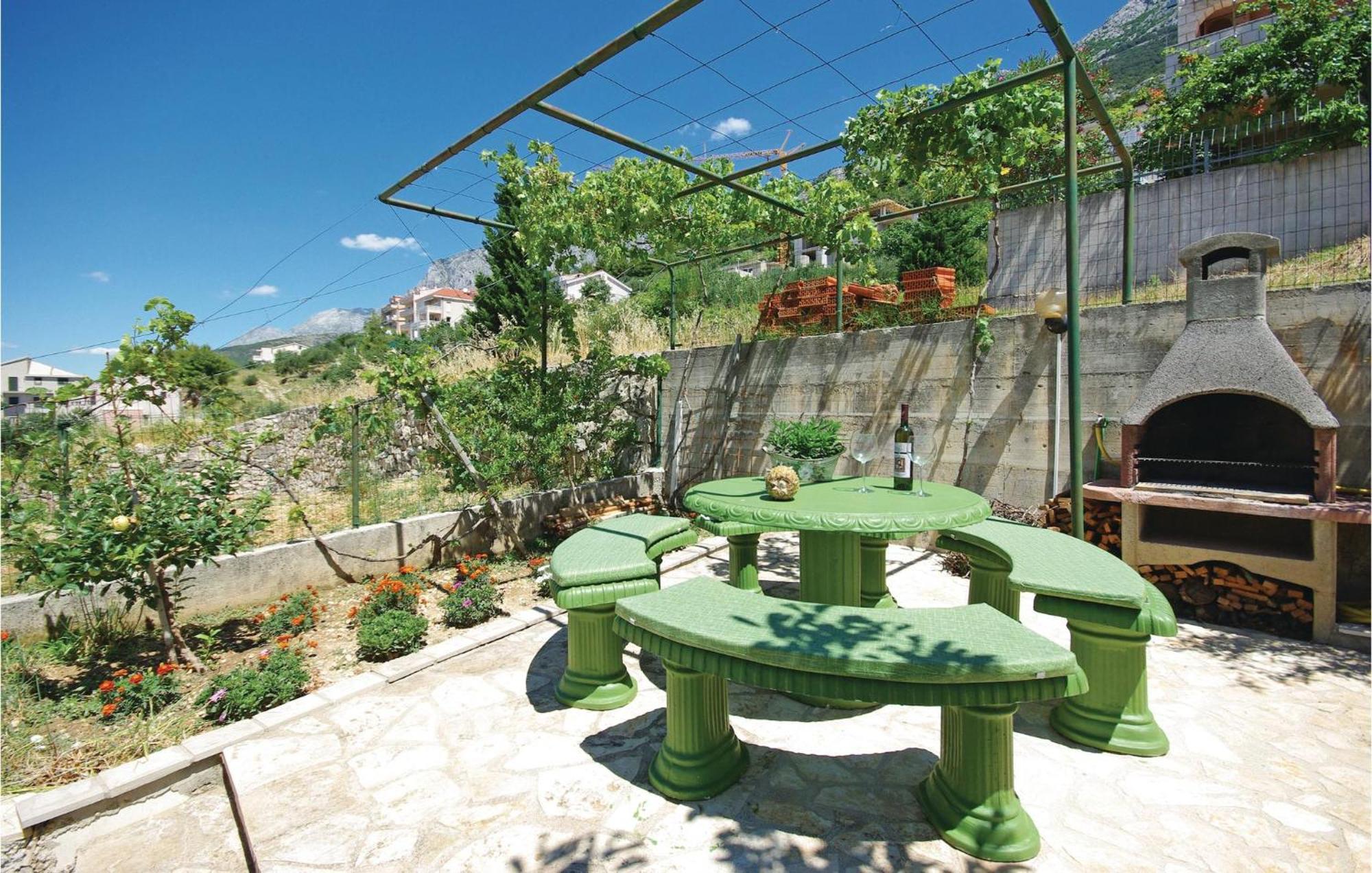 Stunning Apartment In Makarska With Wifi Exterior photo